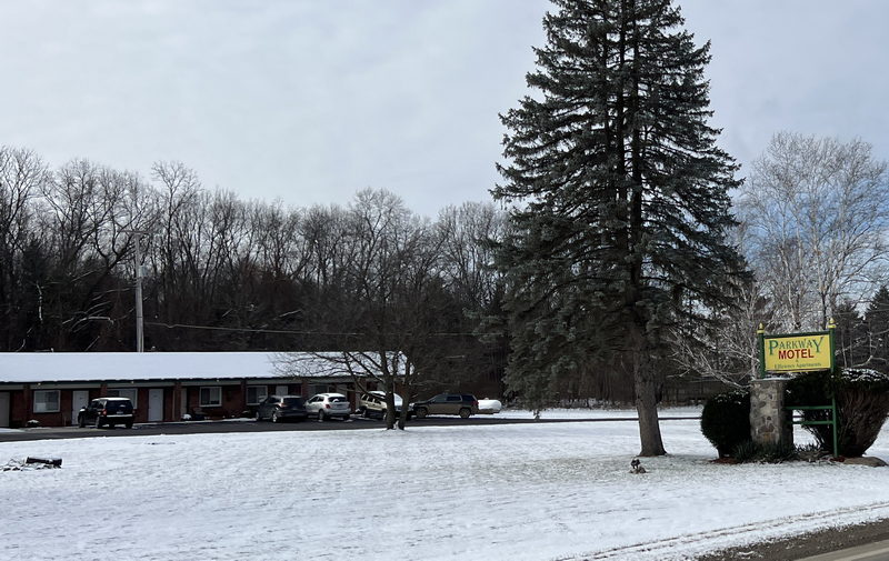 Parkway Motel - Nov 18 2022 Photo (newer photo)